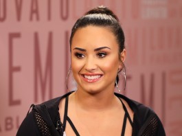 Demi Lovato Visiting Fabletics at Del Amo Fashion Center in Torrance