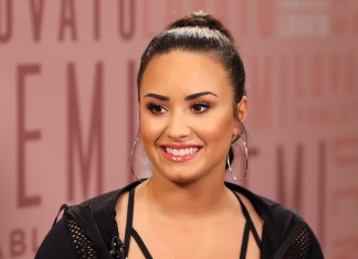 Demi Lovato Visiting Fabletics at Del Amo Fashion Center in Torrance